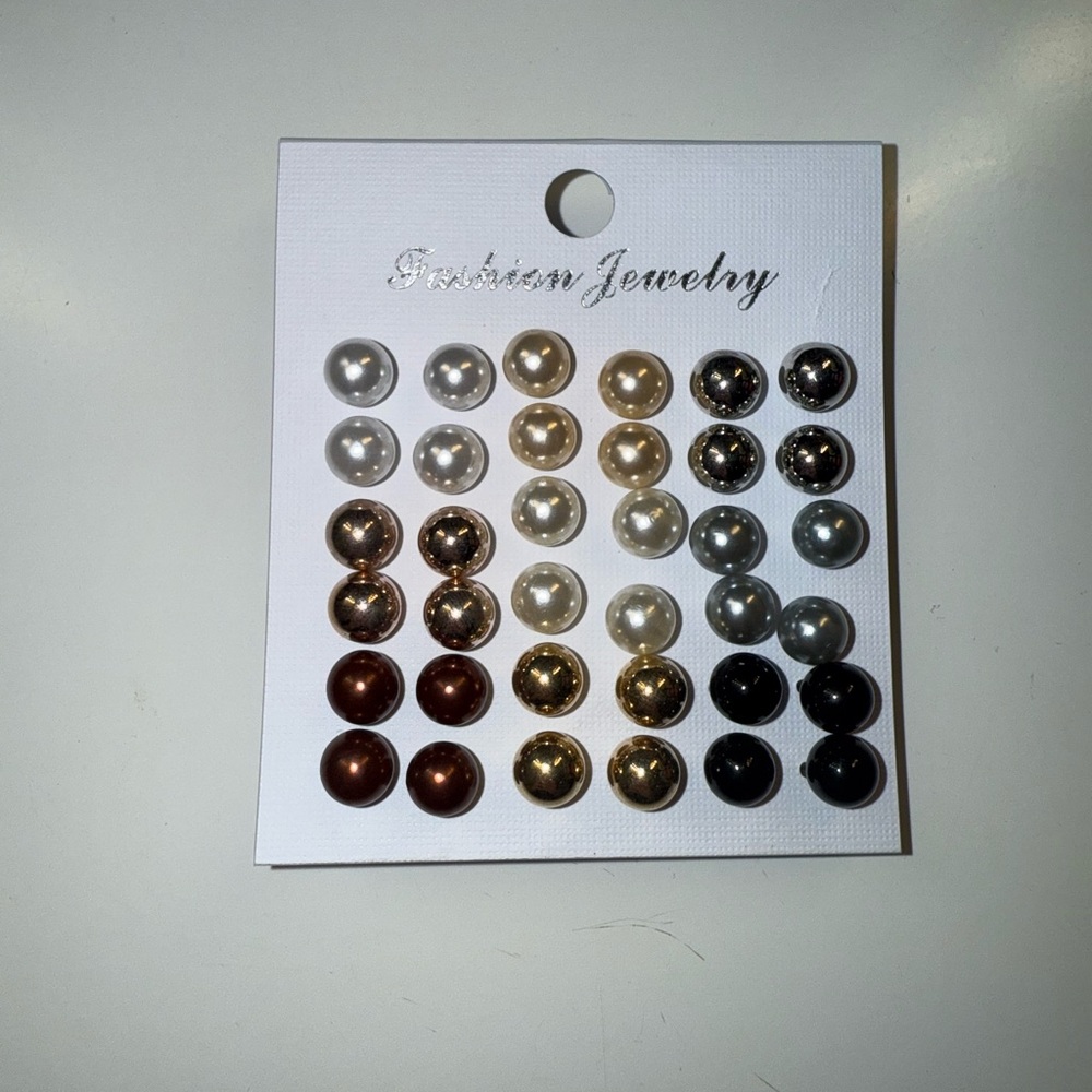 Elegant Pearl Stud Earring Set - Gold, Silver, Black, White - Picture 4 of 4